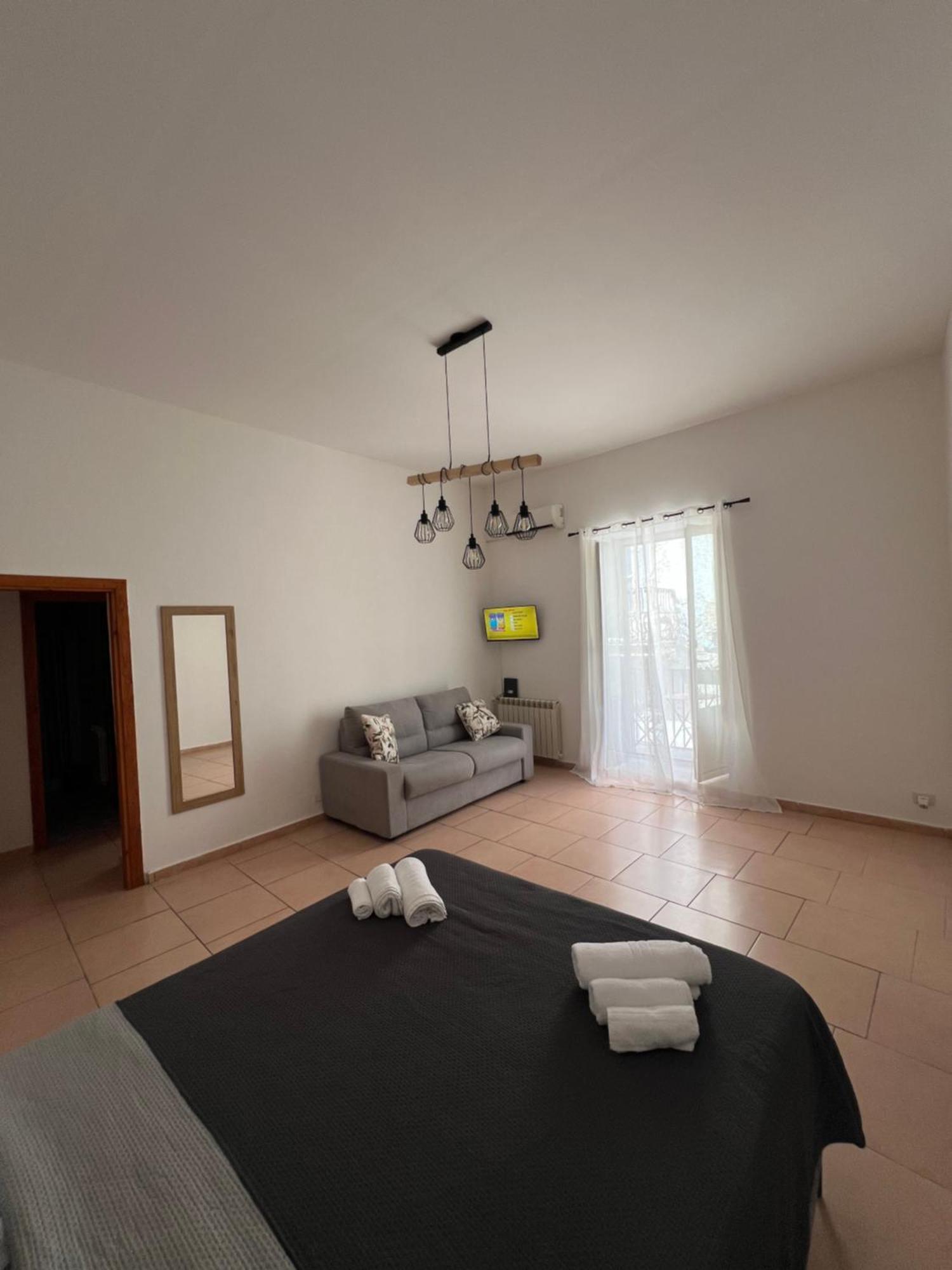 Greta'S Apartment Discesa Delle Capre Palermo Luaran gambar